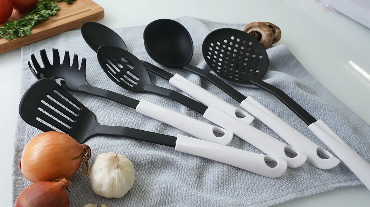 Voorkant -klevering Winkel cooking utensils kitchen utensil sets